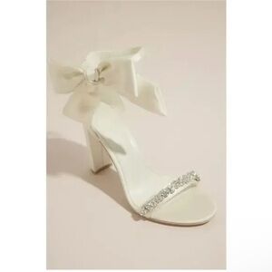 NEW IN BOX OLEG CASSINI Elegant White Heeled Sandals with Bow